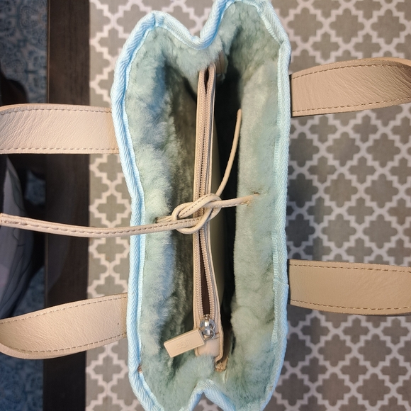 Ugg purse. Small, Super cute - Picture 6 of 9